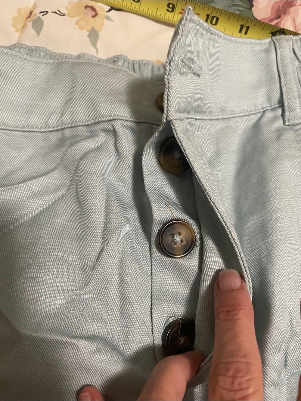 Women’s Wonderly Light Blue Cuffed Paper Bag Style Shorts - Size Large - Picture 2 of 2